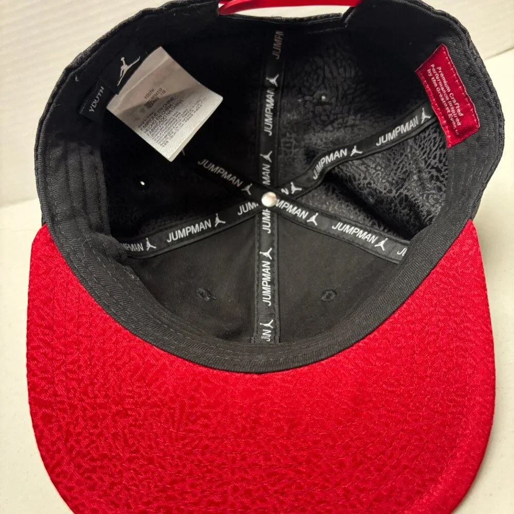 Youth Nike Air Jordan Boys Elephant Textured Black/Red Snapback Cap - 2033